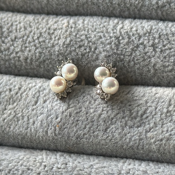 Stunningly Elegant double baby freshwater pearl studs - Picture 2 of 4